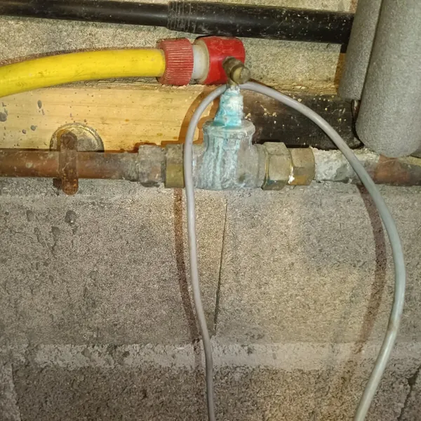 Réfection en multicouche d'un réseau eau chaude / eau froide avec remplacement groupe de sécurité/filtration/robinet pur – Reims