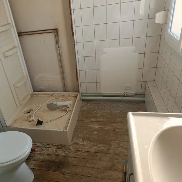 Rénovation salle de bain partielle en cours