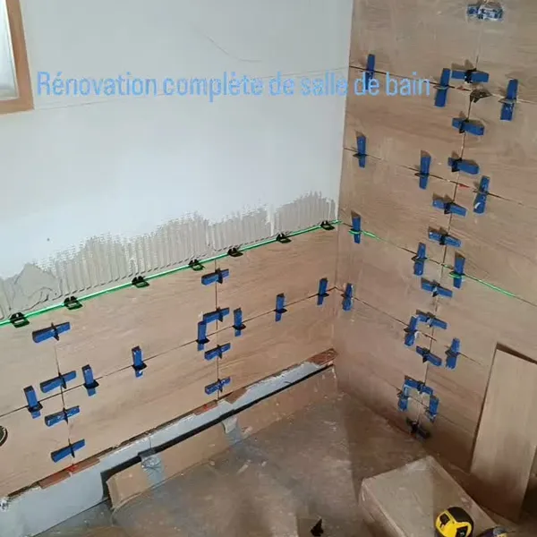 Rénovation complète de salle de bain en cours